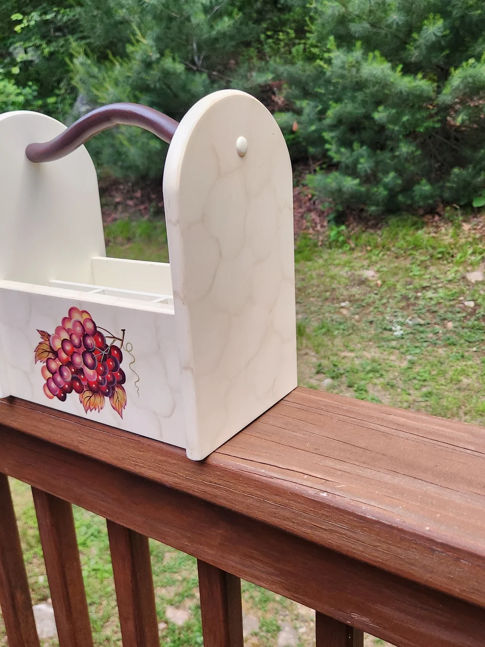 Pomerantz Wooden Utensil Caddy with Grape Motif